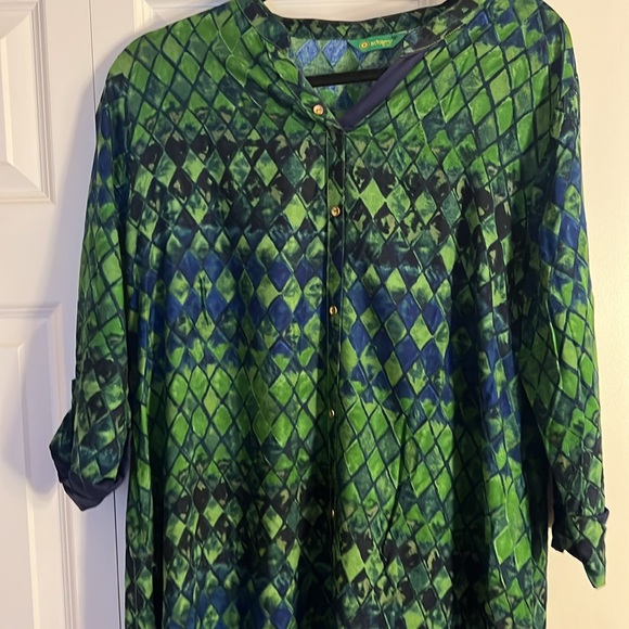Brand new women's tunic. Size XXL but fits like XL. Slits on the side. - Picture 3 of 3